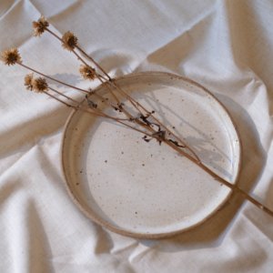 Prato de Cerâmica Artesanal Amanhã