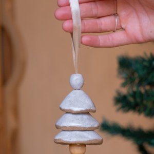 Pingente de Natal em Cerâmica Artesanal Árvore Camadas
