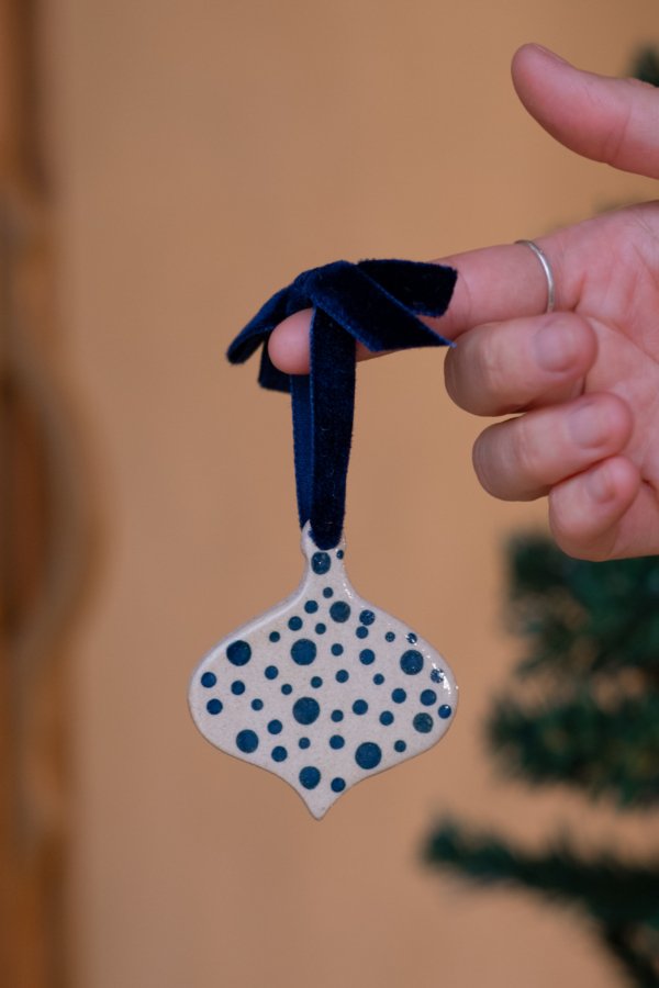 Pingente de Natal em Cerâmica Artesanal Sino Gota