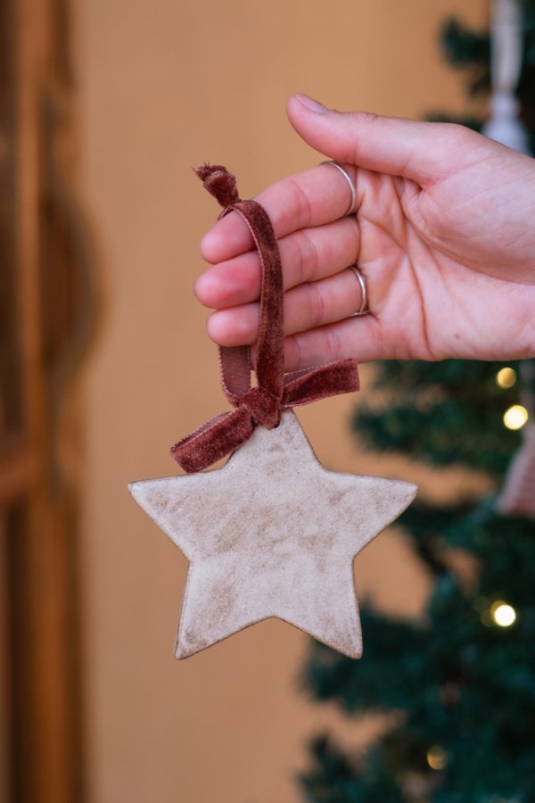 Pingente de Natal em Cerâmica Artesanal Estrela Lisa