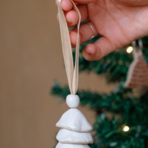 Pingente de Natal em Cerâmica Artesanal Árvore