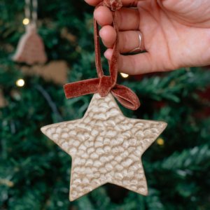 Pingente de Natal em Cerâmica Artesanal Estrela